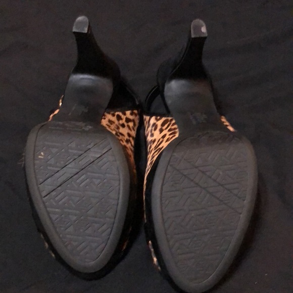 New Anne Klein Leopard Peep Toe Sandals - Picture 4 of 6